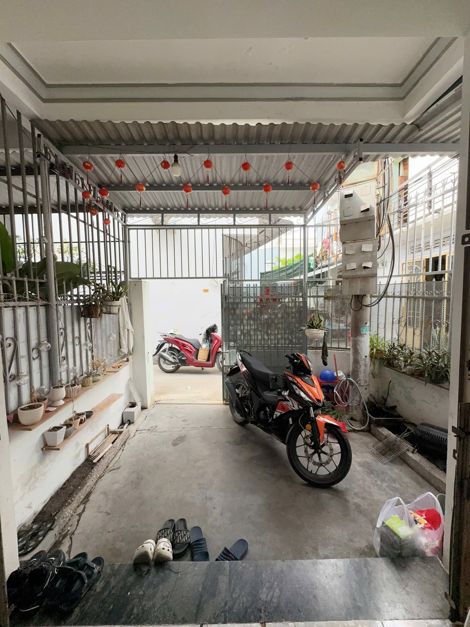 BÁN NHÀ CĂN GÓC 2 TẦNG HẺM HƯƠNG LÔ NGỌC HIỆP GIÁ 1TY8