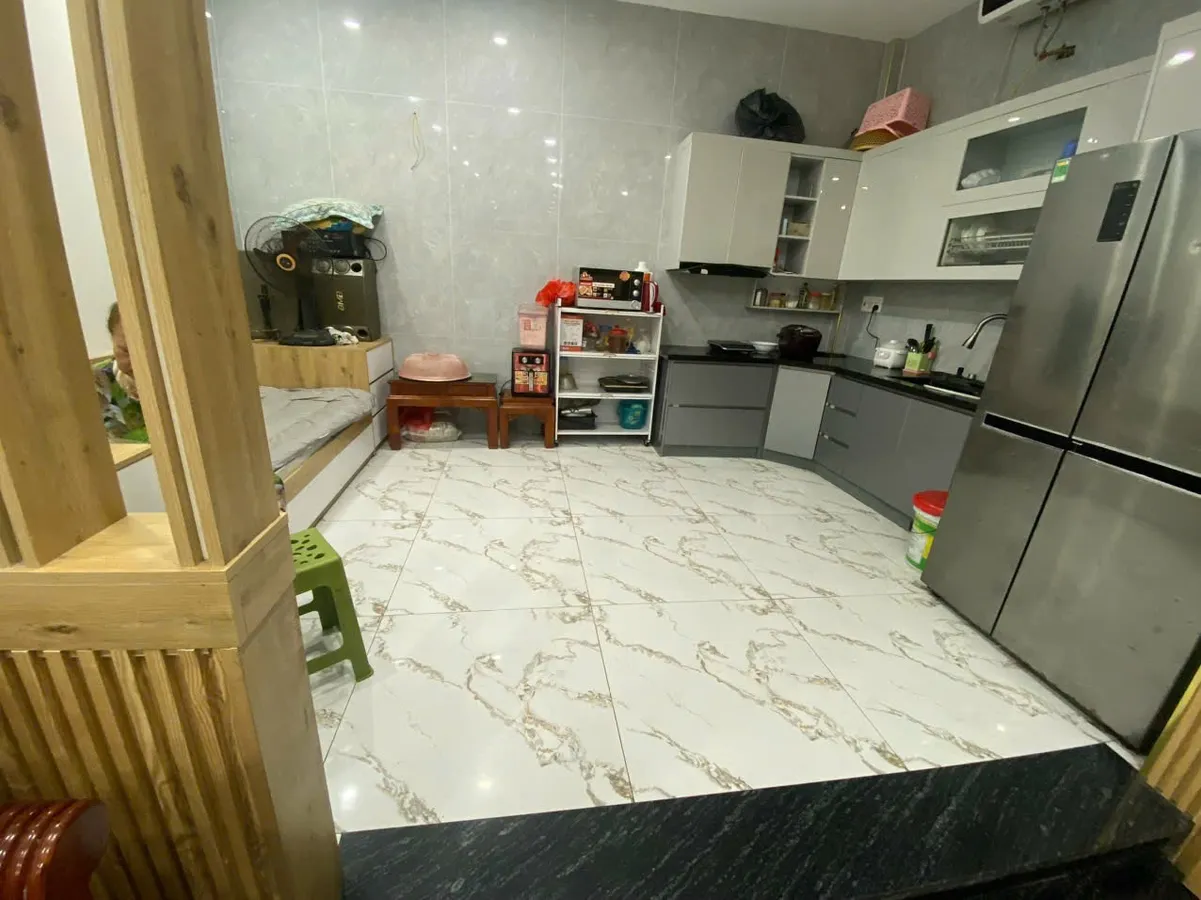 Bán nhà quận Long Biên 51m² x 4 tầng, ô tô gần, chỉ hơn 6 tỷ
