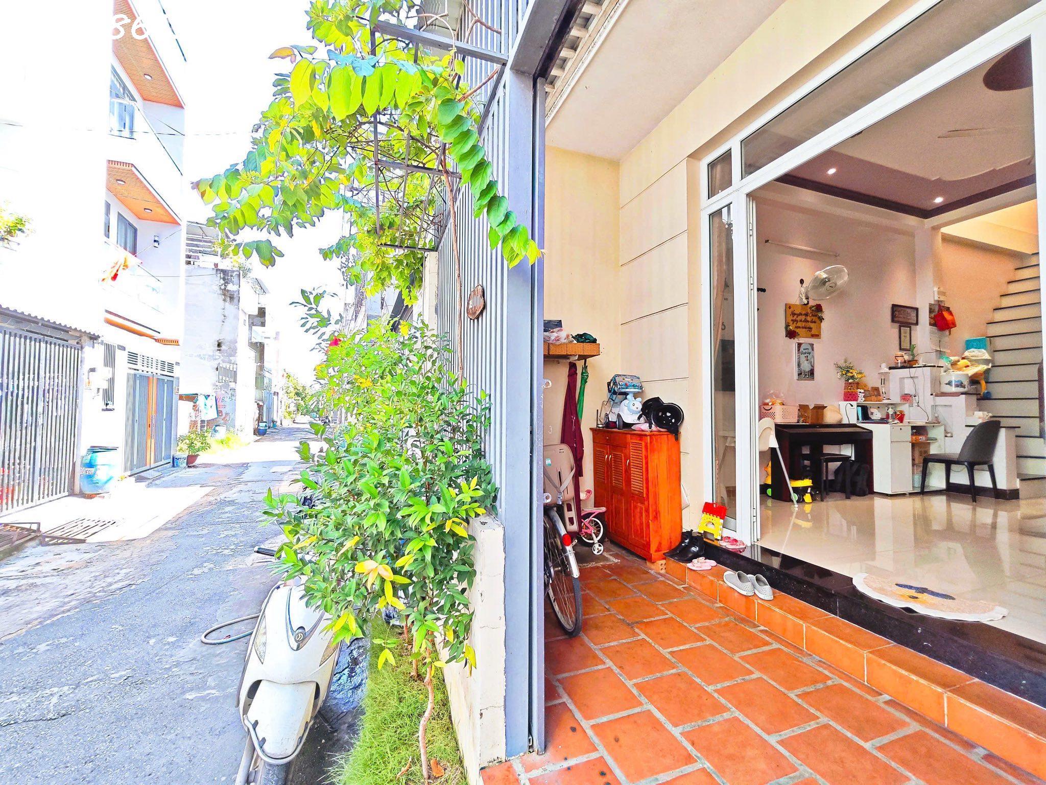 HIẾM - NHÀ BÁN - HẺM XE HƠI - ĐƯỜNG NGÔ CHÍ QUỐC THỦ ĐỨC, GIÁ NHỈNH 3 TY.