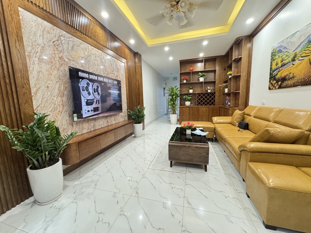BÁN NHÀ TRUNG KÍNH – CẦU GIẤY – 55M² – GIÁ 9 TỶ
