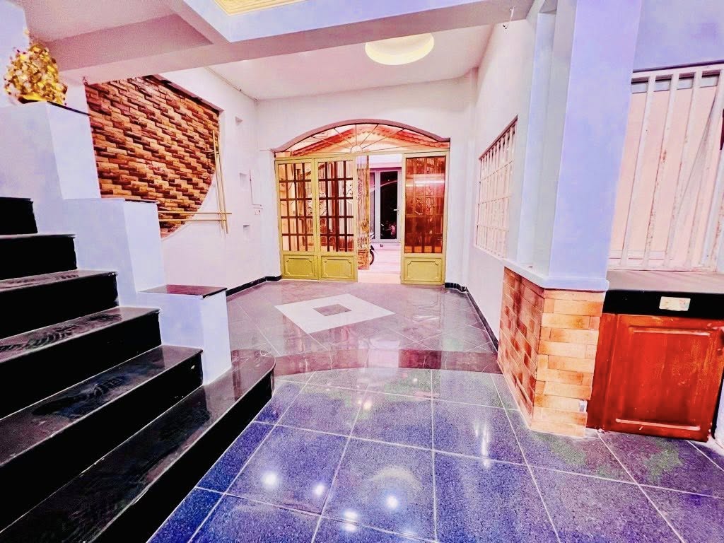 GIỮ TIỀN CHẮC - HẺM XE HƠI 20M RA MẶT TIỀN - GẦN GA T3 - NHÀ ĐẸP 2 TẦNG