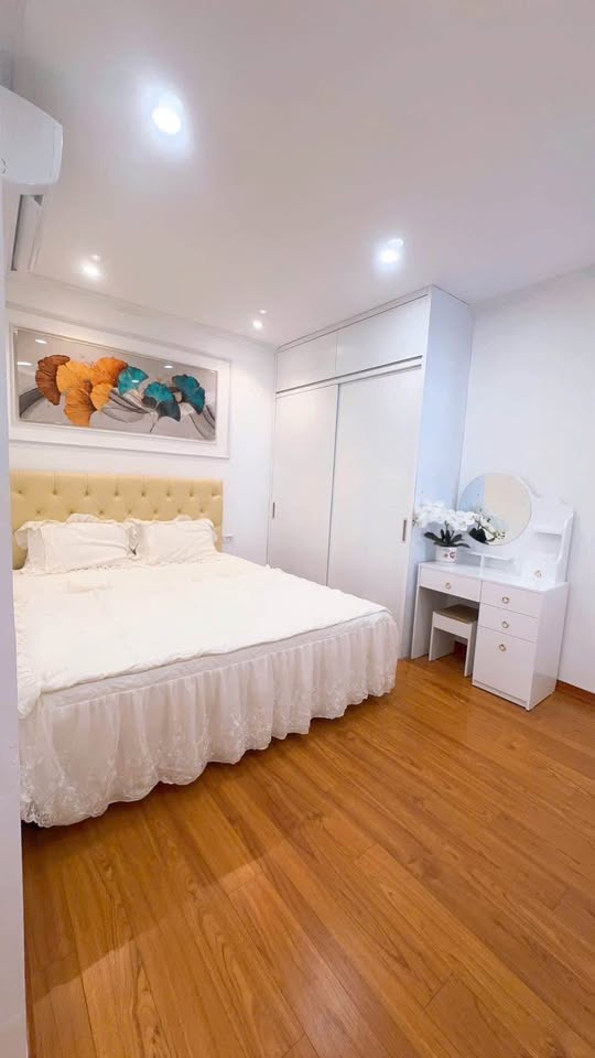 Chính chủ Bán Căn hộ 2pn 76m2 Tầng cao Ban công dài View Biển trung tâm Du lịch Bãi Cháy, Hạ Long.