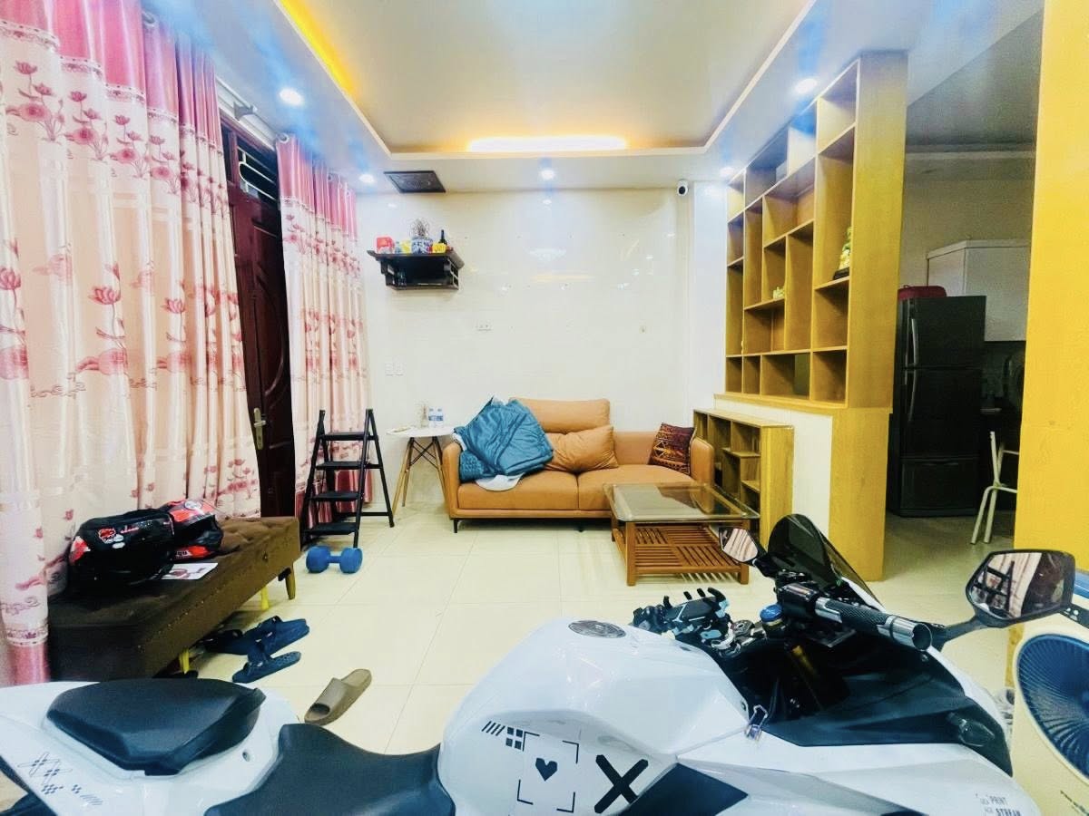 HIẾM - TRUNG TÂM ĐỐNG ĐA - 2 THOÁNG - KINH DOANH- VÀI BƯỚC RA PHỐ - Ở CỰC SƯỚNG