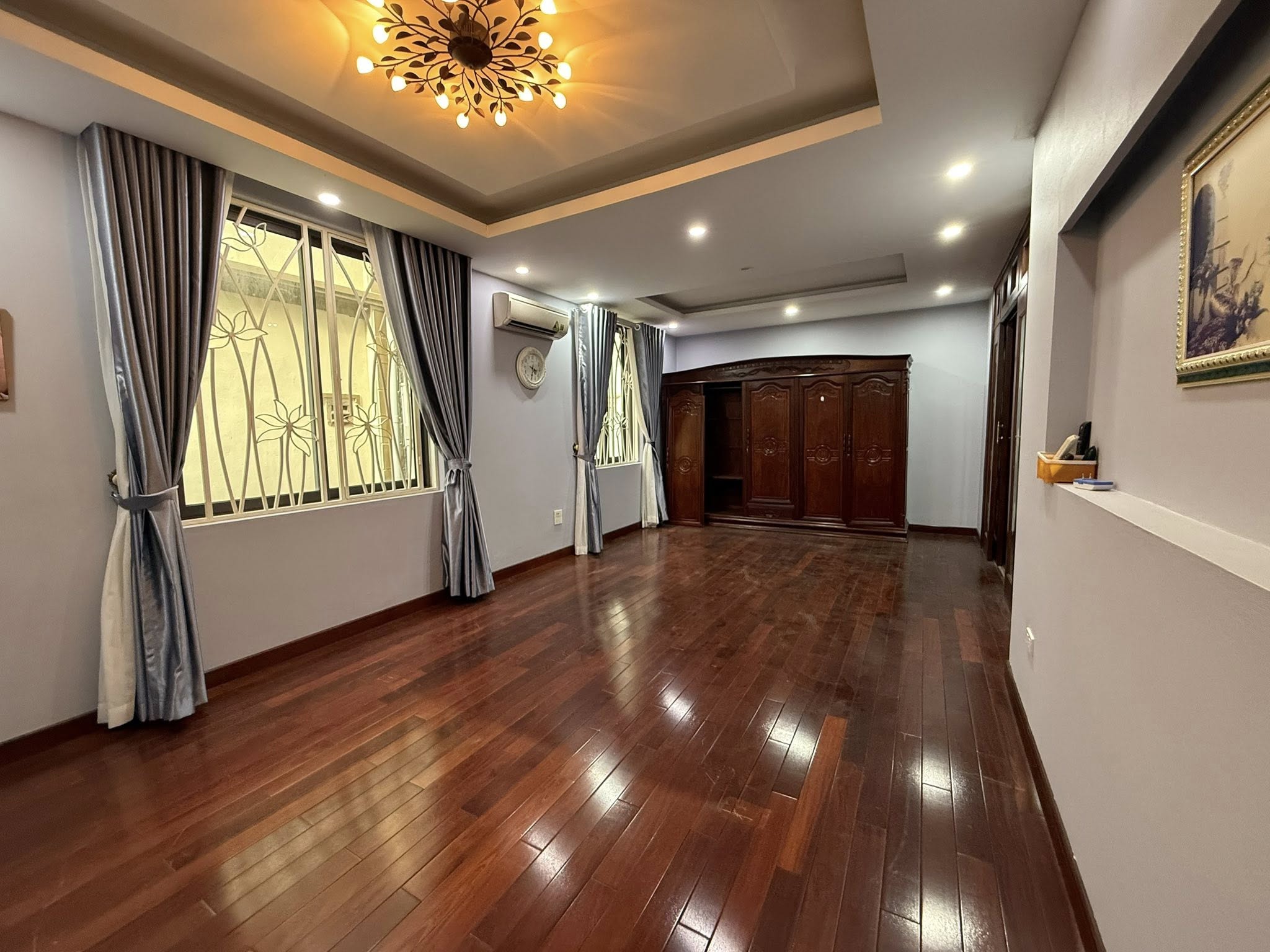 BỒ ĐỀ LONG BIÊN-MẶT NGÕ THÔNG ÔTÔ VÒNG QUANH-GẦN HỒ-FULL NỘI THÂT-Ở NGAY-160M 5T 17xTỶ