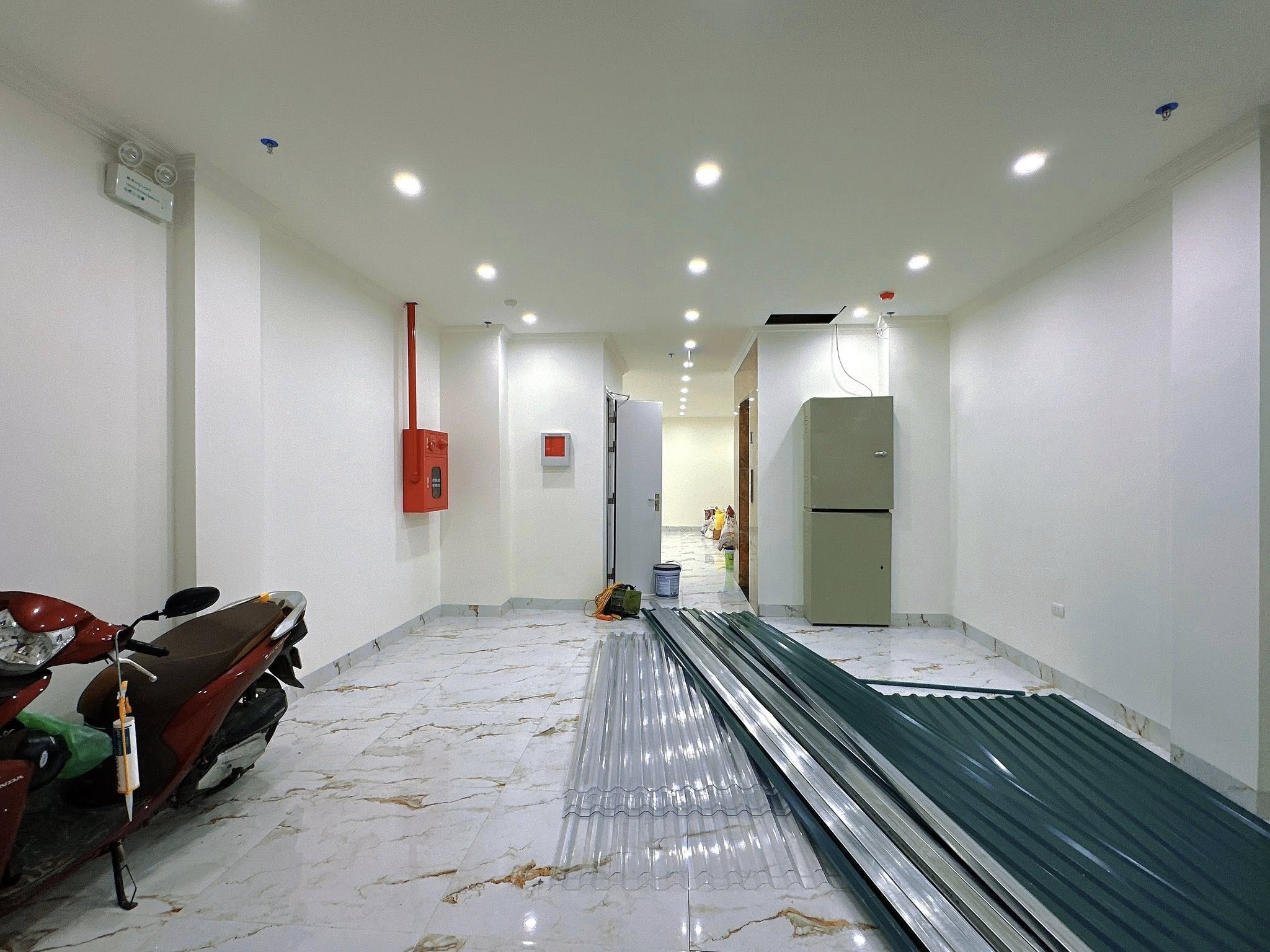 Tòa CCMN 23 phòng Nguyễn Khánh Toàn, 8 tầng, Full nội thất, Ô tô nhỏ, 25.3 tỷ