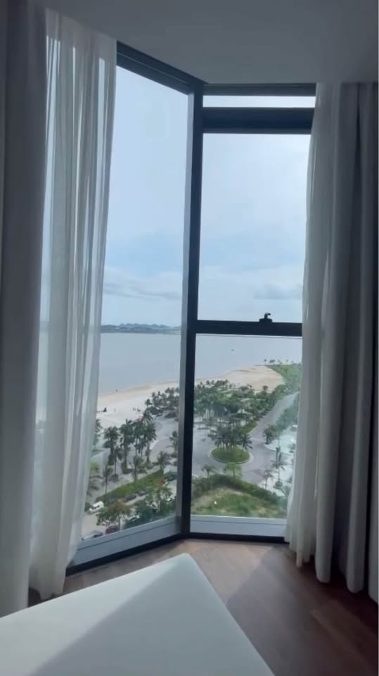 Chính chủ bán Căn Hộ 1PN 45m2 View Biển tòa ALACARTE HẠ LONG BAY. Trước mặt là Bãi tắm Marina Hùng Thắng cát trắng siêu đẹp.