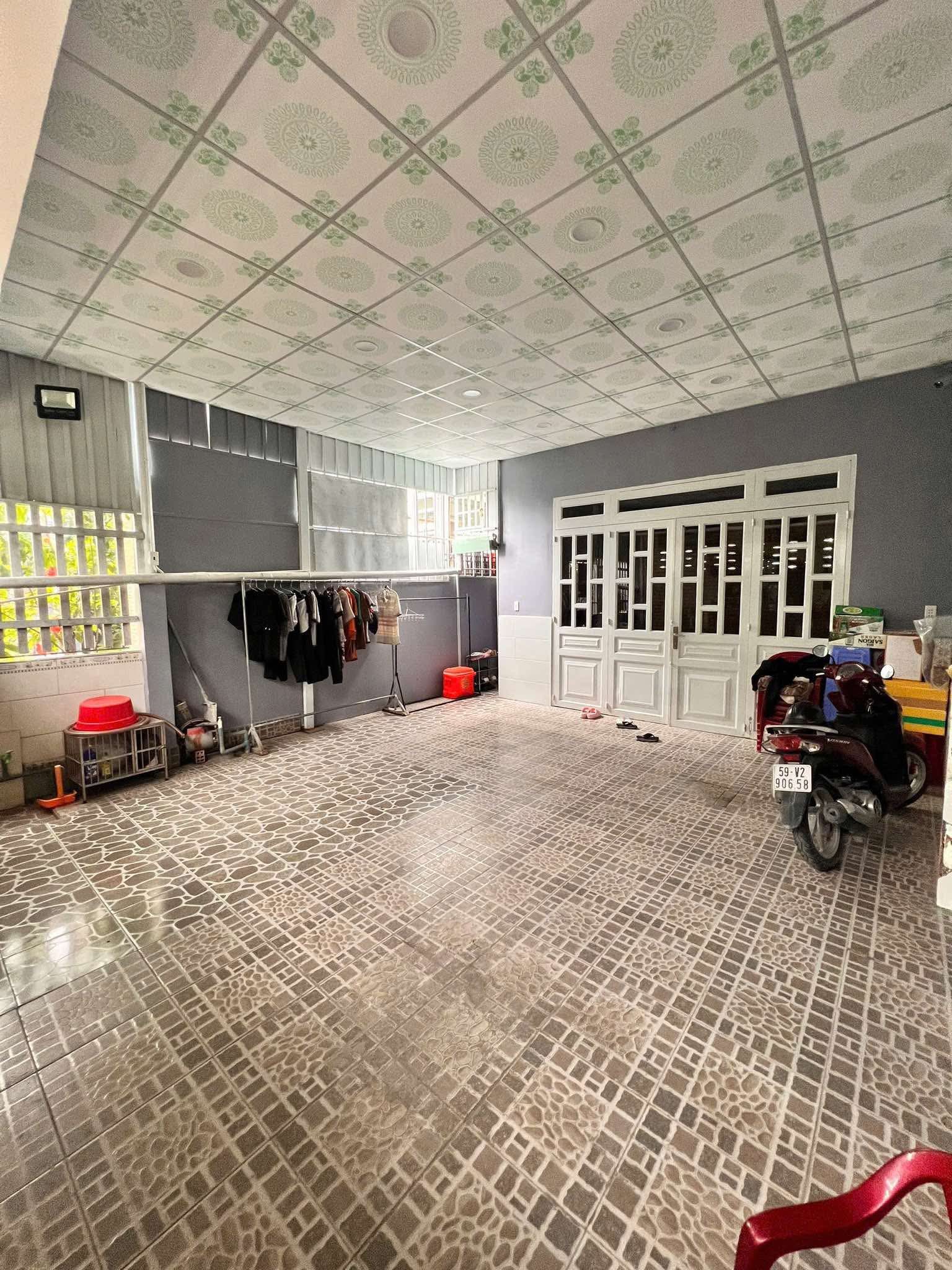 NHÀ CẤP 4 MỚI CHÍNH CHỦ XÂY ĐỂ Ở KIÊN CỐ, SÂN RỘNG ĐẬU 2 Ô TÔ THOẢI MÁI NGANG KHỦNG 6M THỚI TAM THÔN HÓC MÔN ĐƯỜNG 5M CHUẨN BỊ ĐỖ NHỰA GIÁ TRỊ TĂNG CAO 100M2