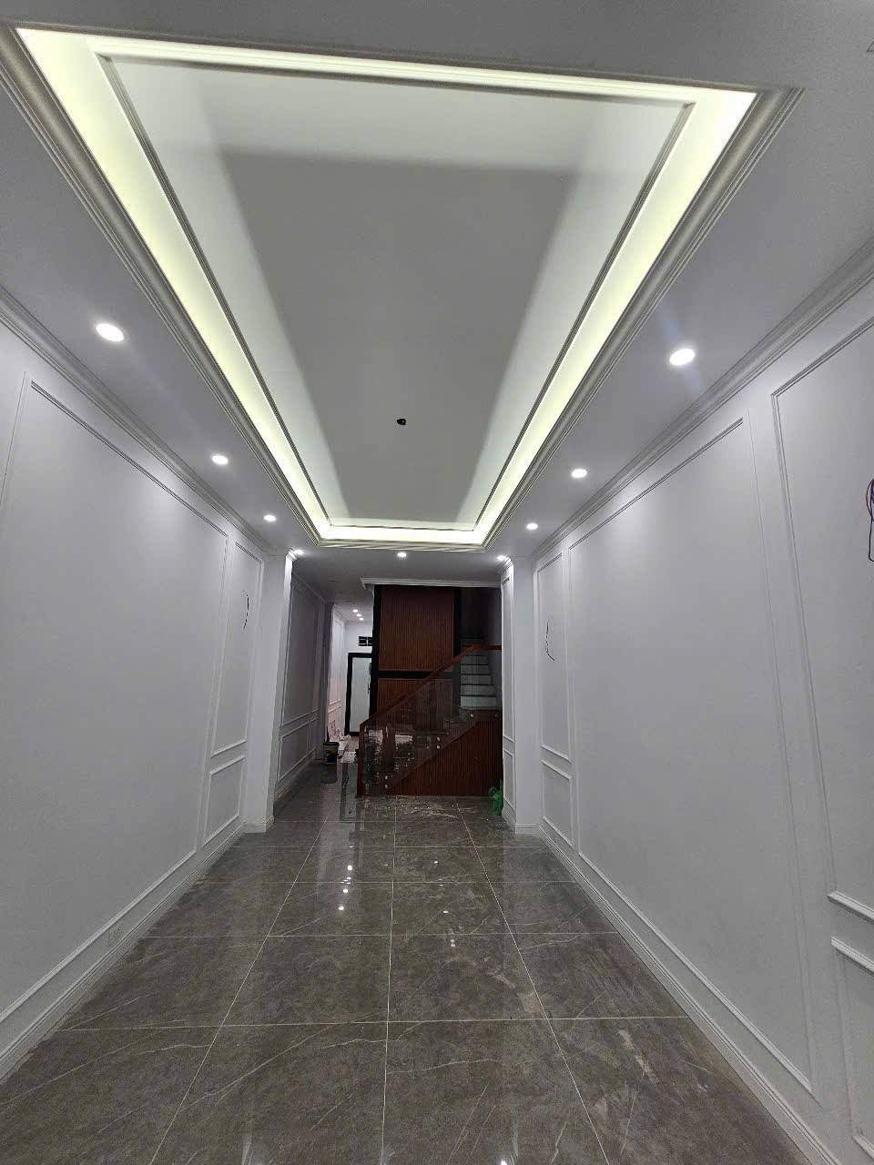 PHÂN LÔ-LĨNH NAM HOÀNG MAI-50M 5T THANG MÁY-ÔTÔ TRÁNH-VỈA HÈ-VIEW HỒ-KINH DOANH