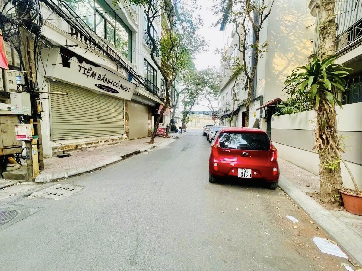 Nhà KIM MÃ-Ô tô tránh- Kinh doanh đỉnh- Nhỉnh 18 tỷ.