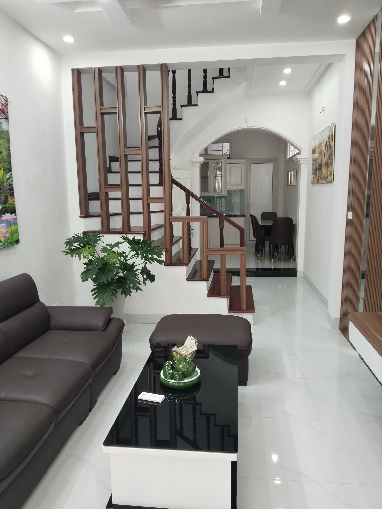 BÁN NHÀ CẦU GIẤY - NGÕ Ô TÔ - LÔ GÓC 3 THOÁNG - KINH DOANH SẦM UẤT