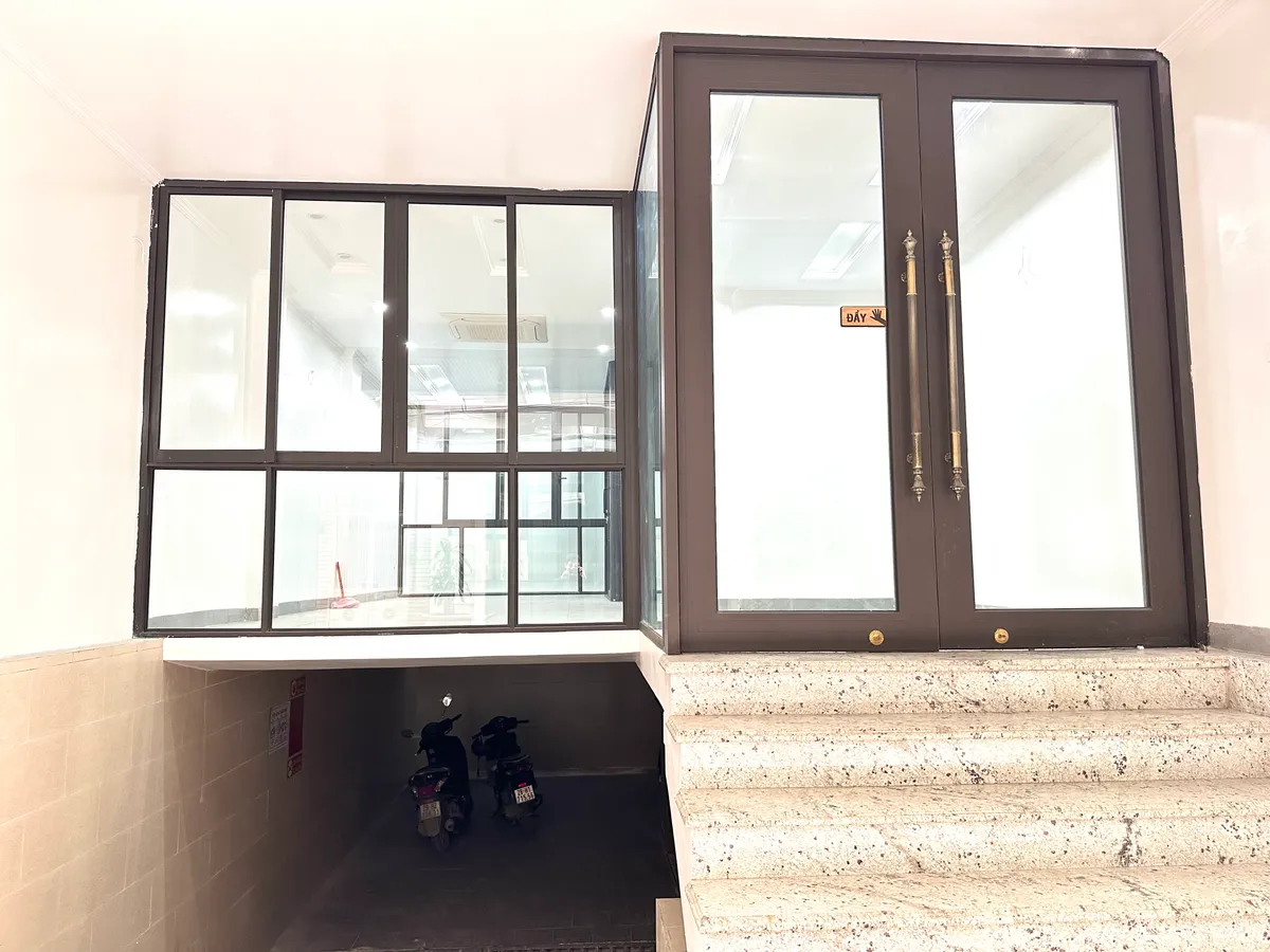 BÁN SIÊU PHẨM PHÂN LÔ VIP CẦU GIẤY 9T THANG MÁY XỊN XÒ