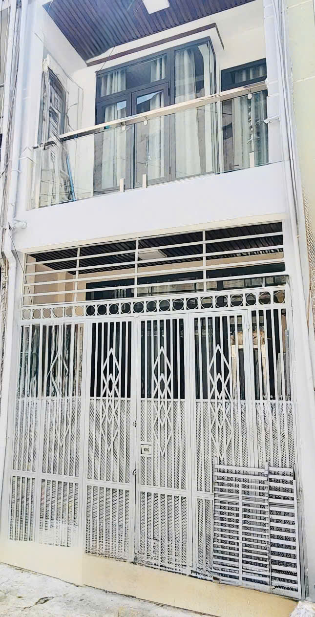 HIẾM – 3 TẦNG MỚI ĐẸP – 5 PHÒNG – GẦN CHỢ VÕ THÀNH TRANG – SỔ VUÔNG NỞ HẬU – 6.X TỶ.