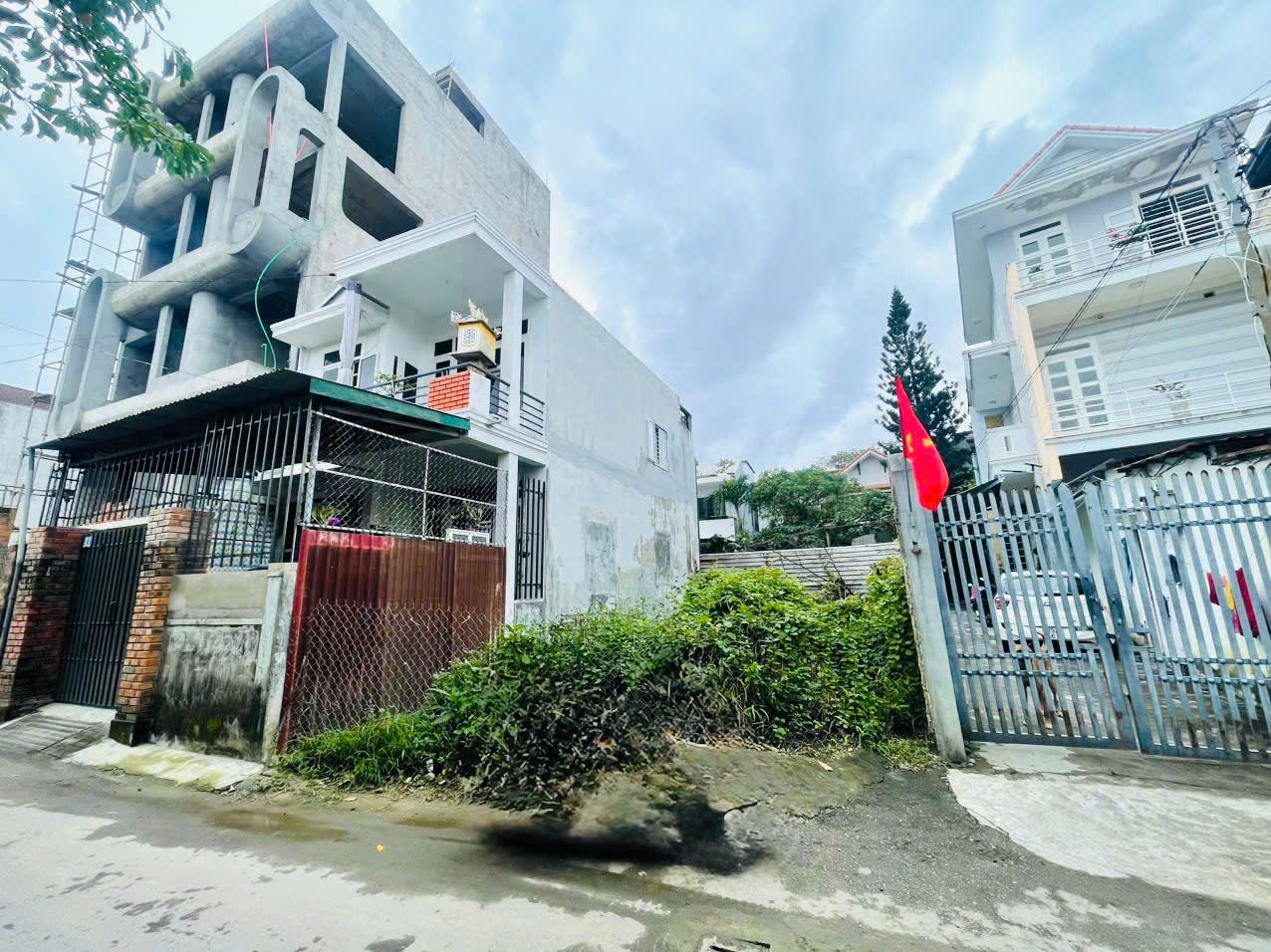 Mặt Tiền Nguyễn Tuân - Xuân Phú - TP Huế . Một Lô Duy Nhất.