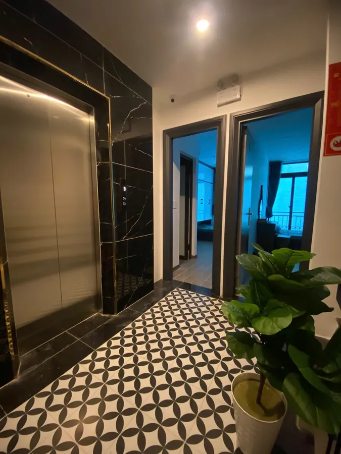 BÁN NHÀ DỊCH VỌNG DÒNG TIỀN 6T 18P THANG MÁY