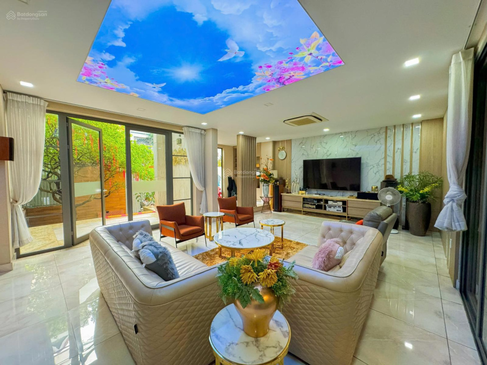 Bán nhà mặt tiền Lê Văn Huân, Tân Bình 206m² (12.5x16.5m), 7 tầng, có hồ bơi, Giá 69 tỷ
