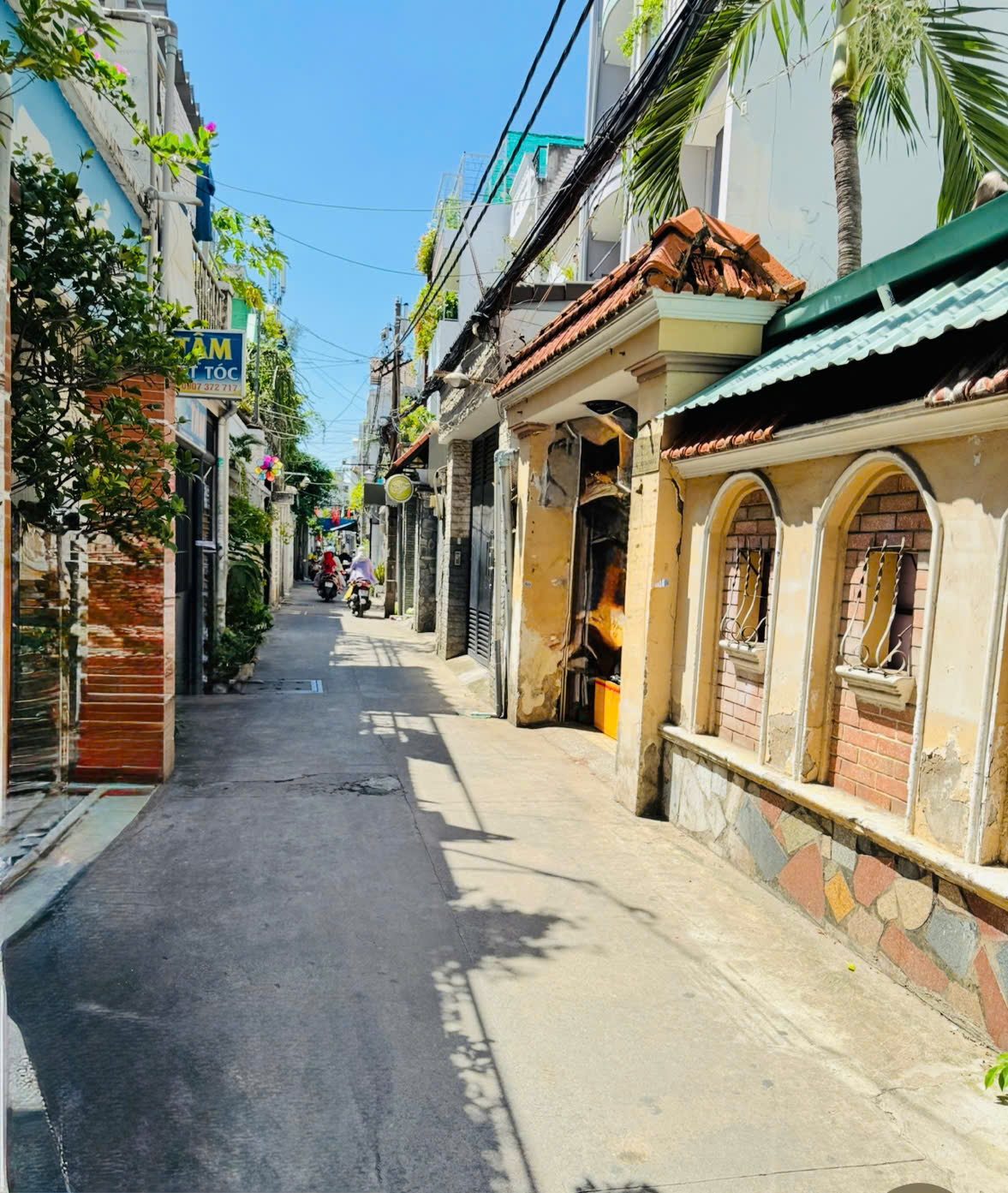 HẺM XE HƠI THÔNG – NGANG KHỦNG 7.3M – NHÀ 2 TẦNG 6PN – SỔ VUÔNG A4. NHỈNH 12.X TỶ.