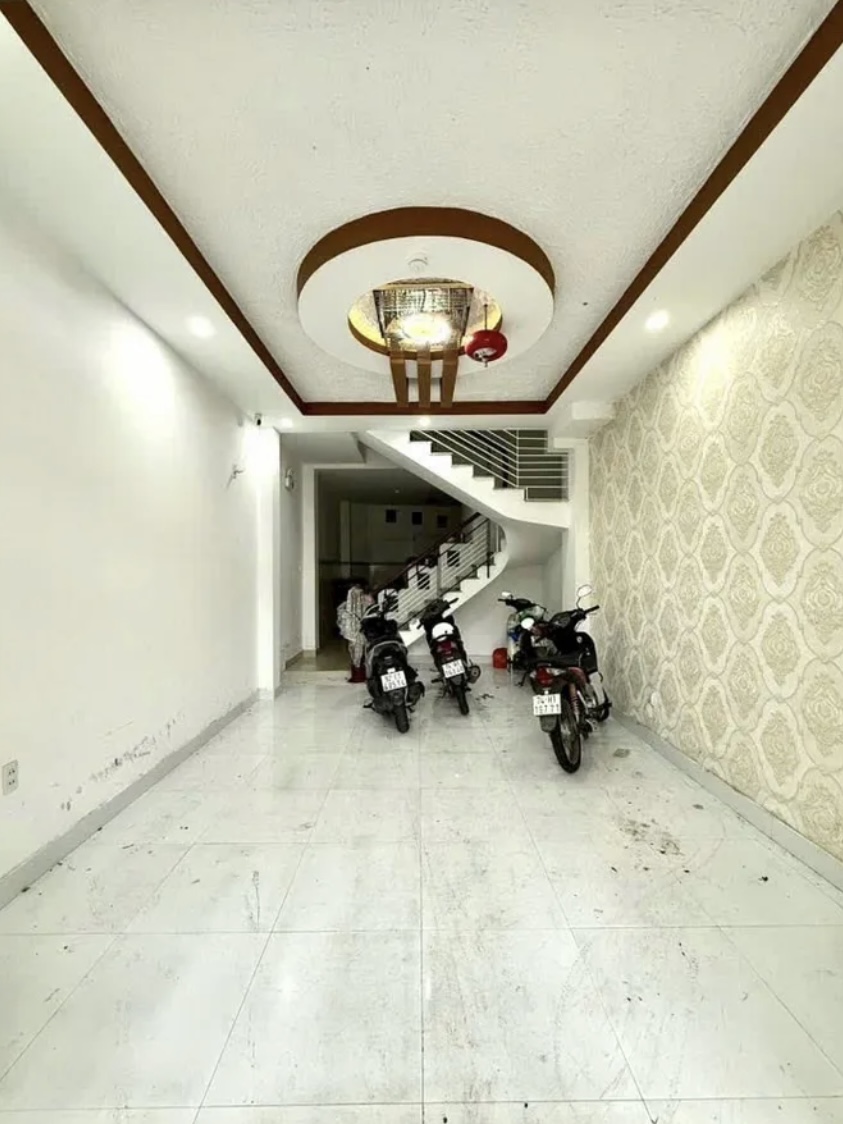 Nhà 4 tầng kiệt 3m Nguyễn Du . Dòng tiền 18tr/tháng