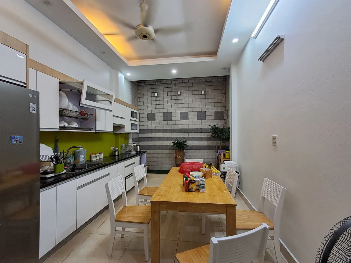 Bán Nhà Đê La Thành. Đống Đa. Ô Tô. Kinh Doanh. DT 60m2. MT 3,8m. 5 Tầng. Giá 18,7 Tỷ.