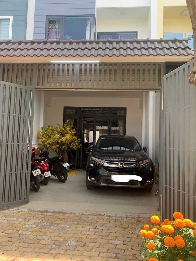 Bán nhà mặt phố Q.9, DT 112m², 4 tầng, 4PN, 5WC, 16.1 tỷ, sổ hồng