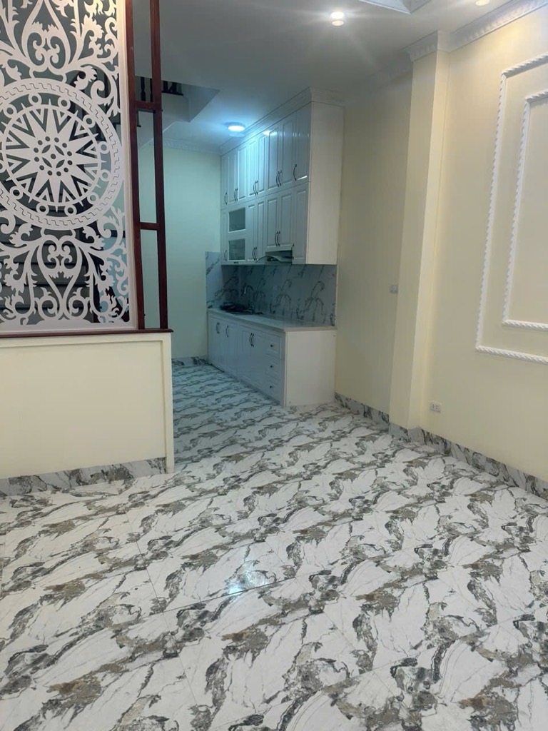 Bán nhà ngõ 377 Bát Khối ngay cầu Vĩnh Tuy, Aoenmall, 30m x 5T chỉ 5 tỷ 7 còn TL. LH 0936123469