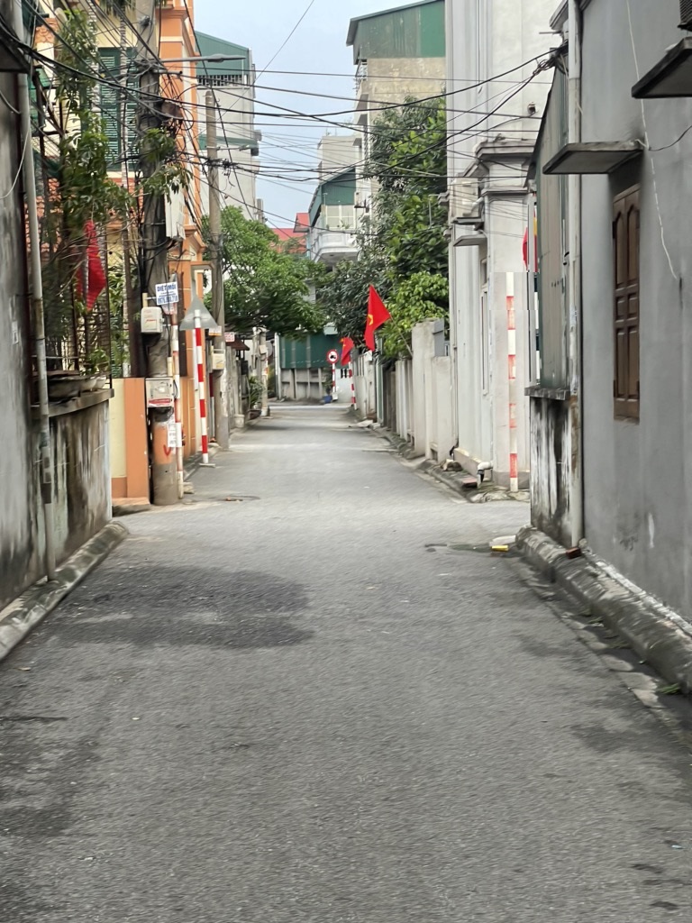 Bán Đất Giang Biên, 45m vuông đét, 10m ra oto tránh giá đầu tư. LH 0936123469