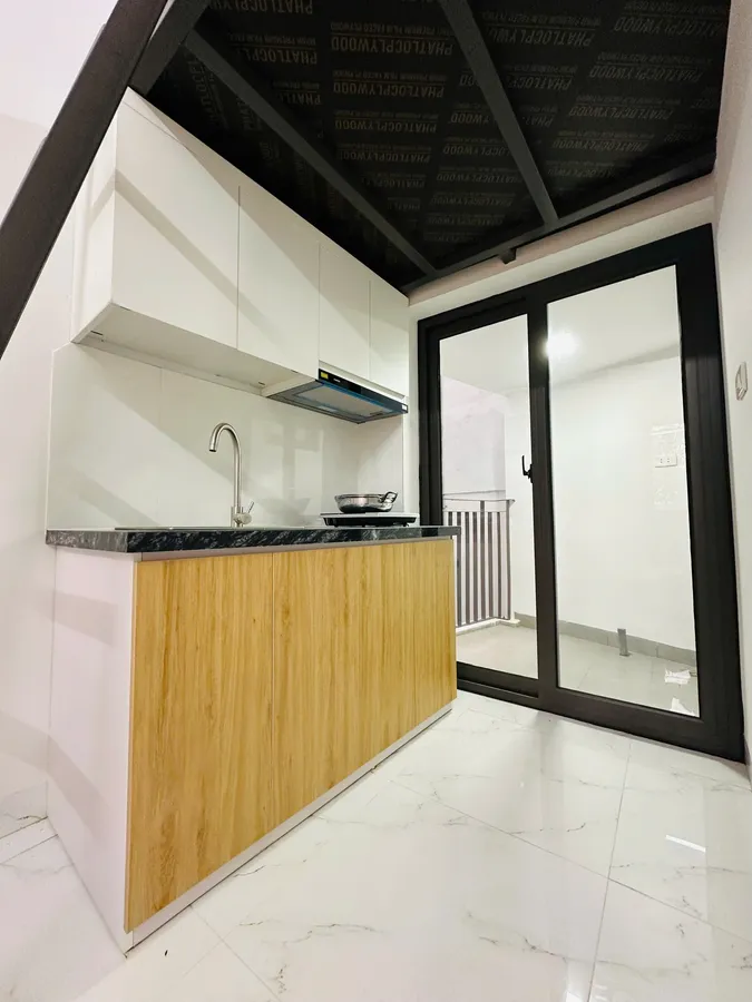 BÁN NHÀ DÒNG TIỀN DỊCH VỌNG 6 TẦNG THANG MÁY 18 PHÒNG 2 THOÁNG
