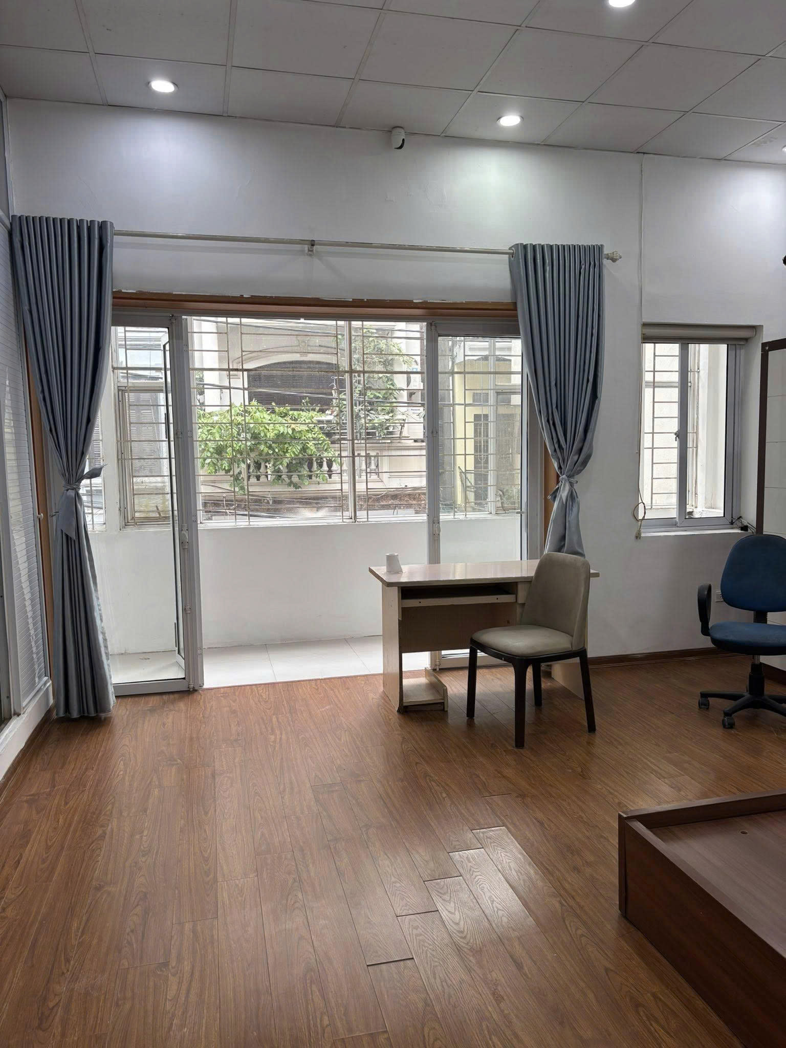 CHO THUÊ NGÕ PHÂN LÔ PHỐ LÊ TRỌNG TẤN - THANH XUÂN - 120M2, 3 TẦNG, Ô TÔ VÀO NHÀ - 25TR/THÁNG