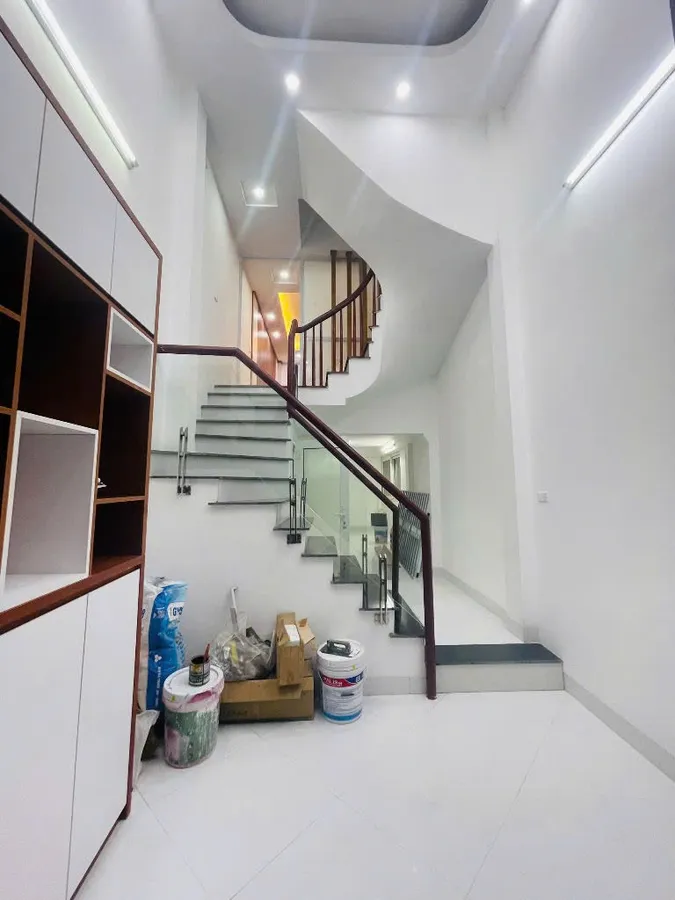 BÁN NHÀ TRIỀU KHÚC- TRUNG TÂM QUẬN THANH XUÂN- 32m2X 5T- NHÀ MỚI, ĐẦY ĐỦ TIỆN NGHI- DÂN XÂY CHẮC CHẮN-KHU VỰC SẦM UẤT, KINH DOANH- GIÁ HỜI CHỈ 7.X TỶ