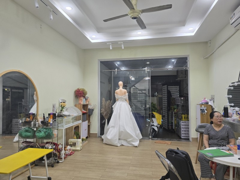 Bán nhà mặt phố Bình Chiểu, Thủ Đức, nhà 4 tầng, DT 332m², sổ hồng. Giá 15.35 tỷ