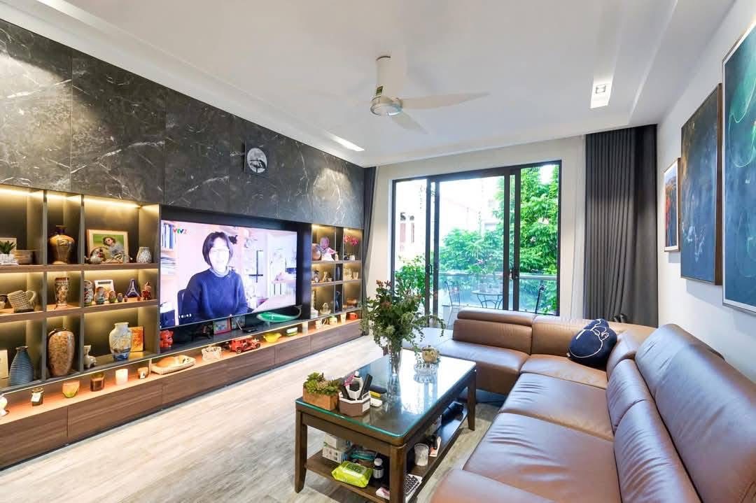 CHỈ 21 TỶ SỞ HỮU NHÀ DT 53M, VỊ TRÍ ĐẸP, NGÕ THÔNG, GẦN PHỐ, Ô TÔ TRÁNH PHỐ MẠC THÁI TỔ.