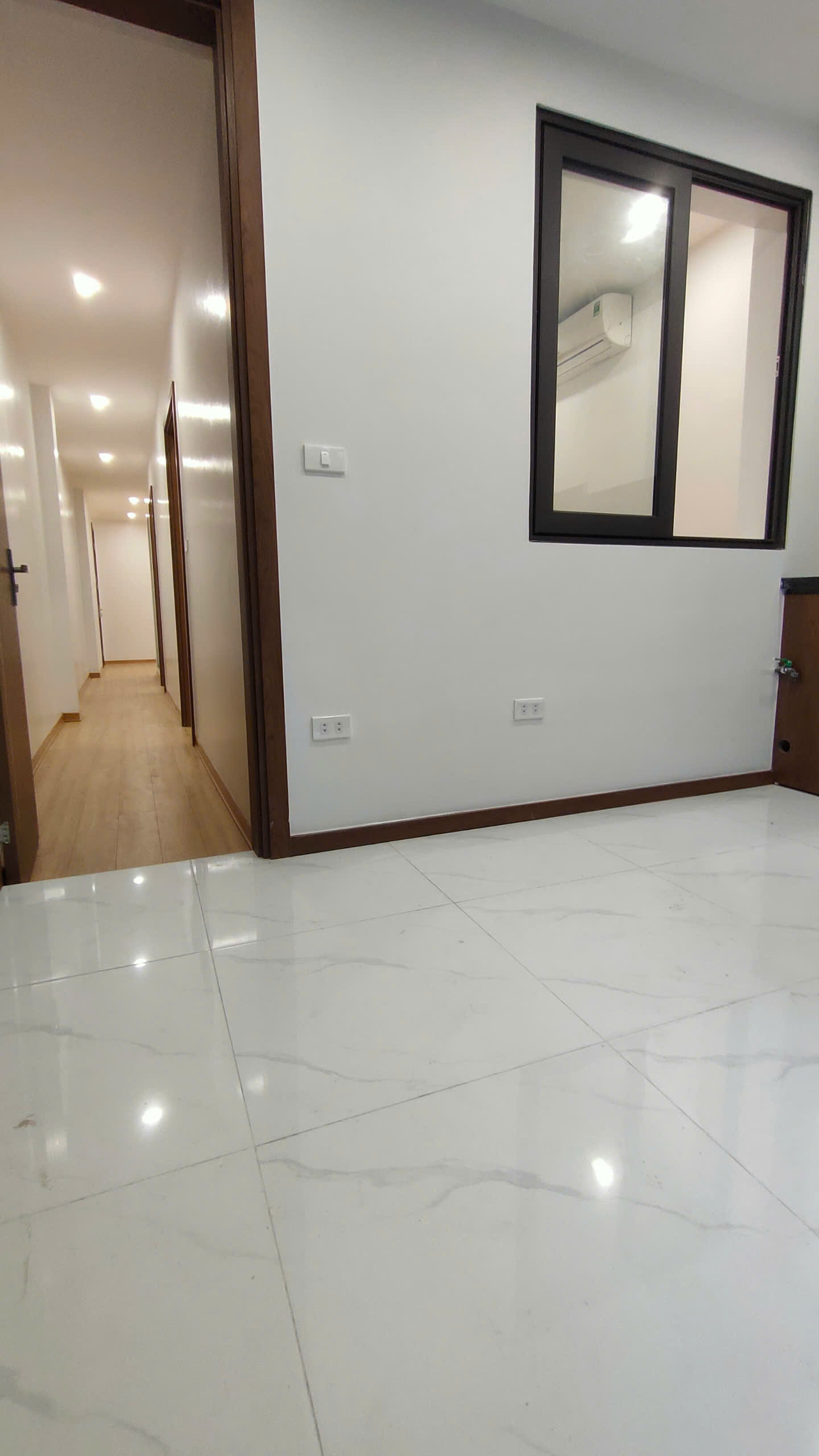 Bán căn hộ CC Đầm Trấu, 65m2 x 2 ngủ, ở ngay, phân lô - ô tô đỗ cửa. Giá 3,95 tỷ