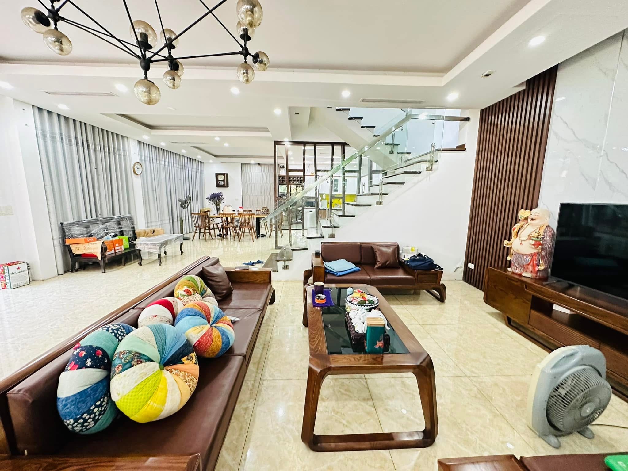 BÁN BIỆT THỰ KHU ĐẤU GIÁ TỨ HIỆP THANH TRÌ - 215M 4T MT 14M - KHU VỰC ĐẲNG CẤP DÂN TRÍ CAO Ở SƯỚNG HÀNG XÓM QUAN CHỨC