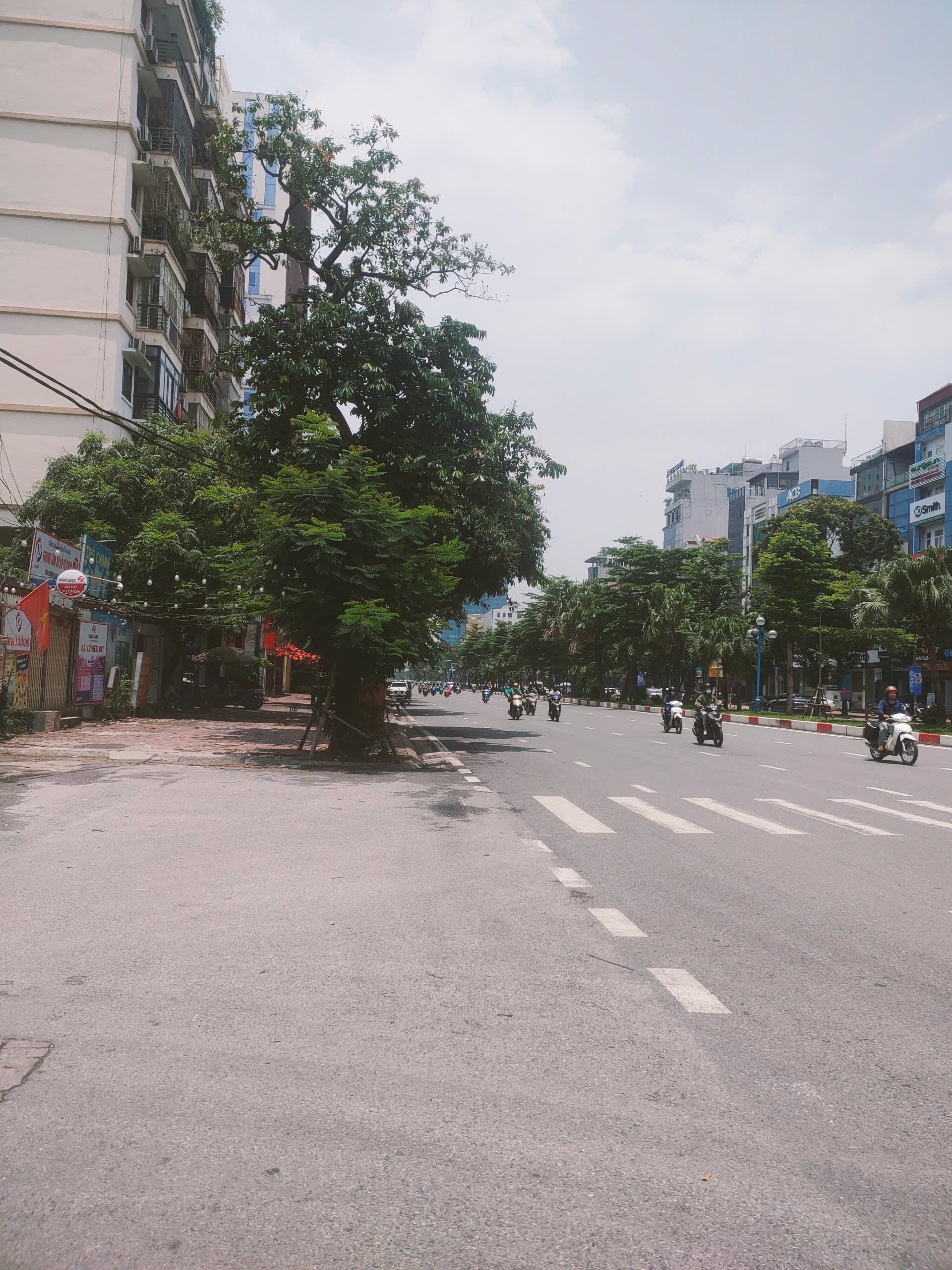 Bán nhà mới ngõ 106 Hoàng Quốc Việt 56m2, ôtô, thang máy, kinh doanh,full nội thất, 23 tỷ