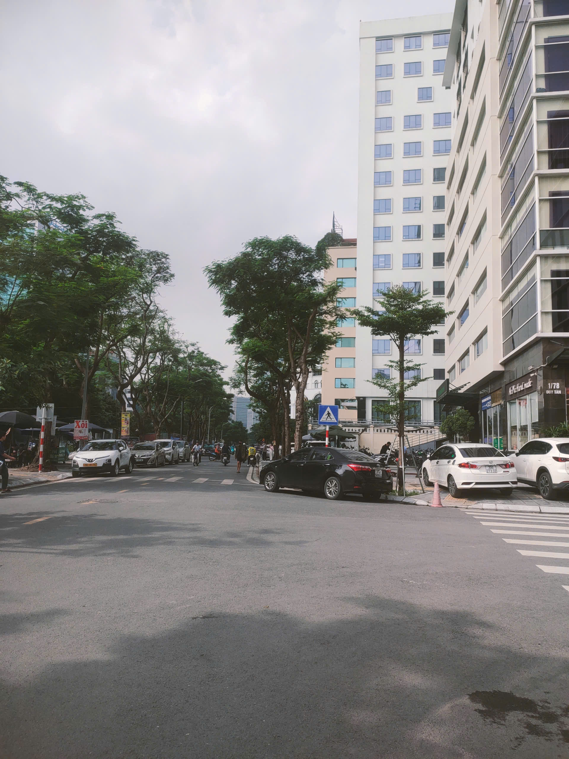Bán nhà ngõ 78 Duy Tân, Cầu Giấy, 59m2, mặt tiền 5.5, kinh doanh,ôtô, vỉa hè phân lô 26 tỷ