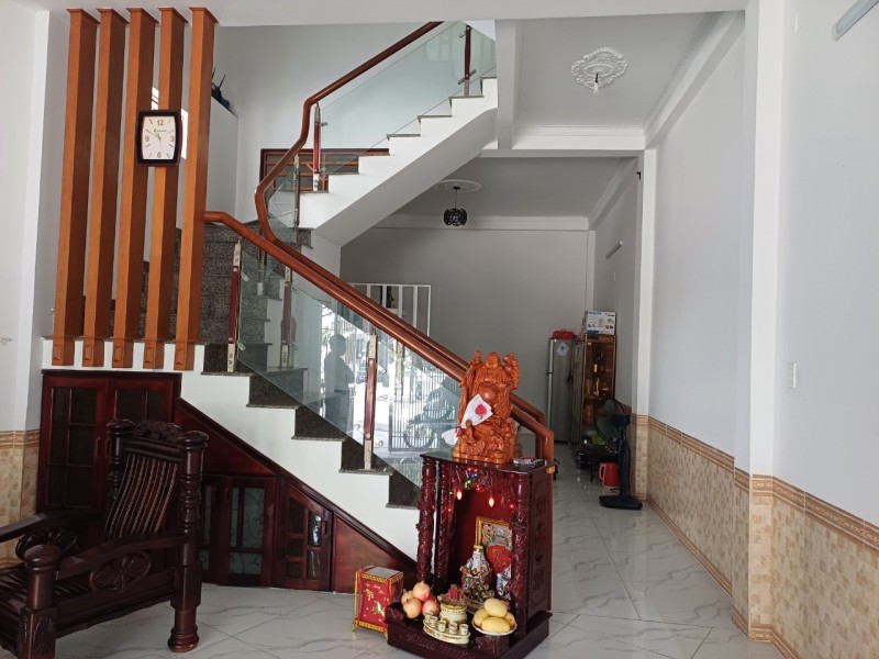 ► MT Châu Thượng Văn, gần Chợ Hoà Cường, 67m2 3 tầng sạch đẹp, 5.x tỷ