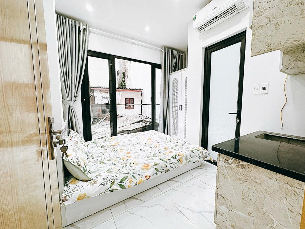 Cần bán gấp nhà dòng tiền doanh thu cao trung tâm Cầu Giấy 43m2, 6T, 11P khép kín , thang máy