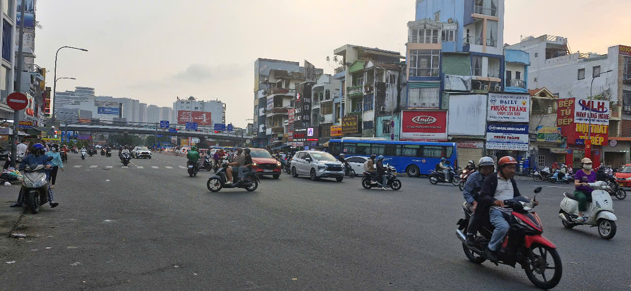 Bán gấp nhà C4 P.21, Bình Thạnh, Hẻm xe hơi 94m² thổ cư, gần hàng xanh, sát Q1, giá cực hấp dẫn.
