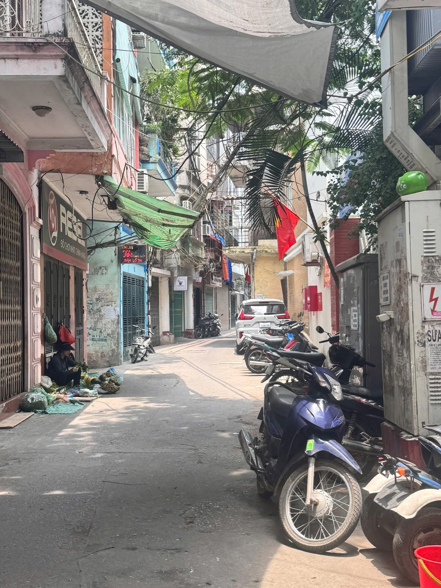 BÁN NHÀ ĐẠI LA HAI BÀ TRƯNG - 40M 5T MT 3.8M - MẶT NGÕ KINH DOANH Ô TÔ VÀO NHÀ GẦN BÁCH KINH XÂY