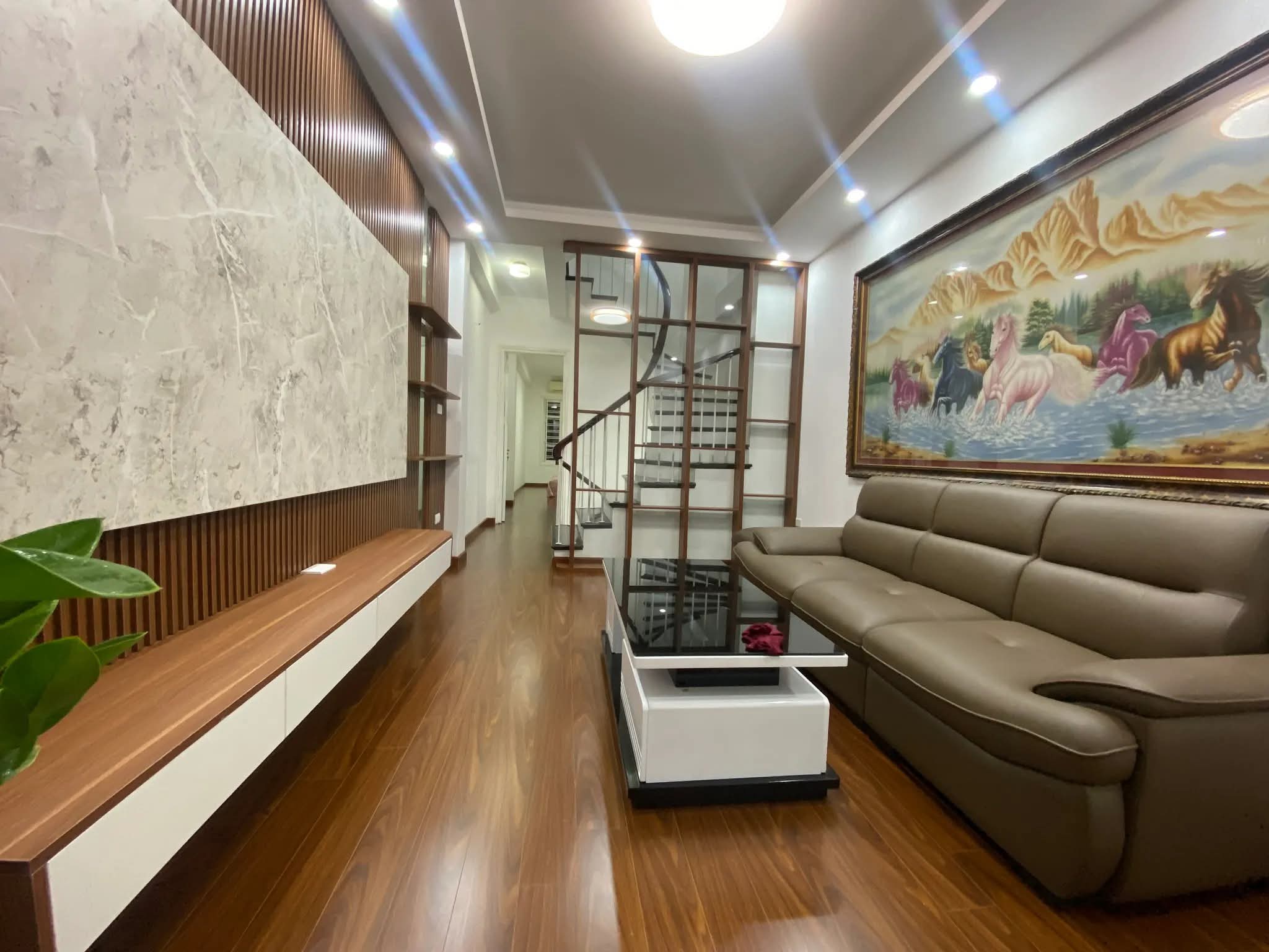BÁN NHÀ- PHÂN LÔ ĐÀO TẤN - NGÕ THÔNG - 2 MẶT NGÕ THOÁNG TRƯỚC SAU- 4 CHỖ ĐỖ CỬA - MẶT SAU 4 CHỖ ĐỖ- OTO TRÁNH 1 NHÀ
