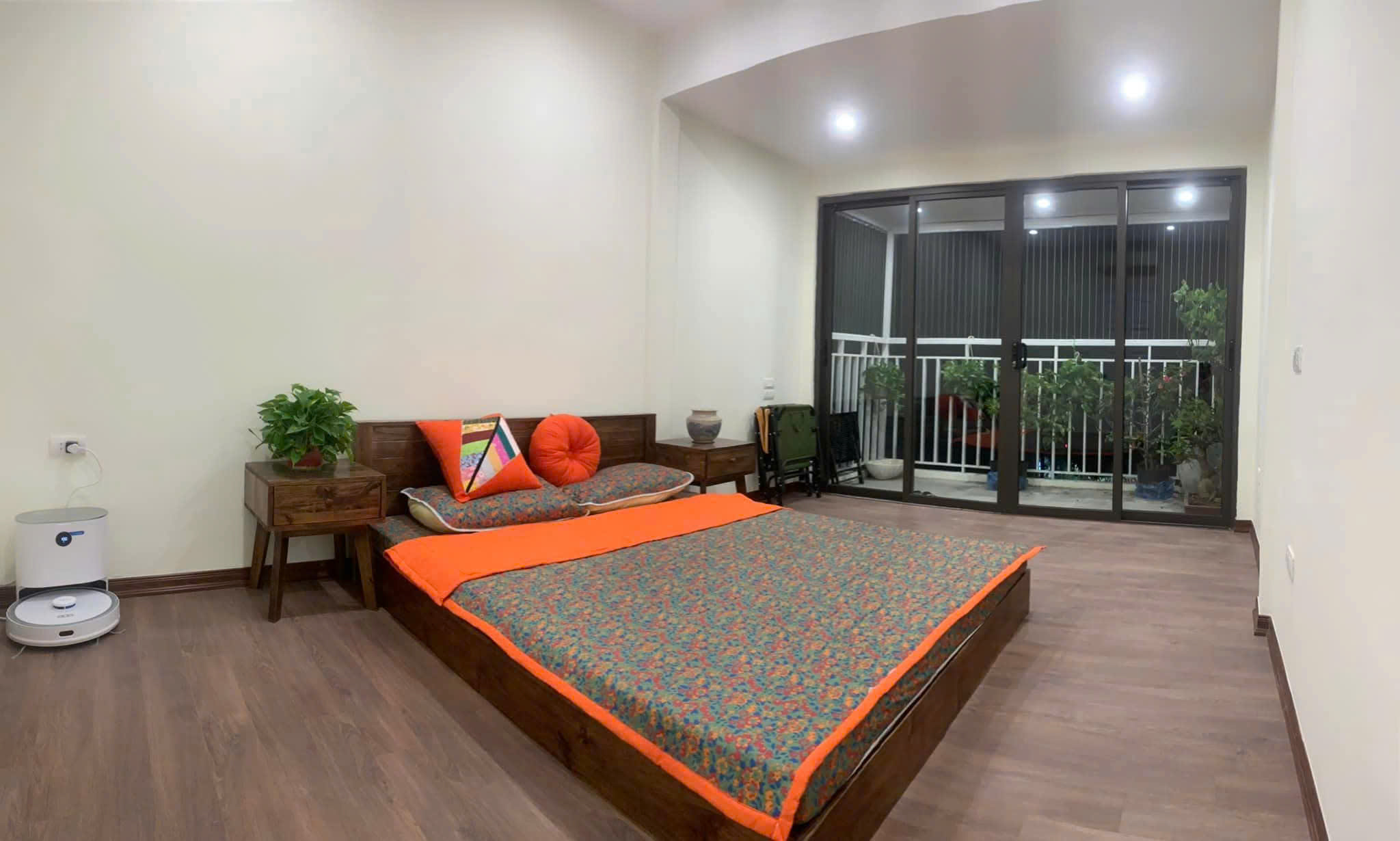 Bán nhà tập thể mặt phố Nguyên Hồng 70m2 có 2 ngủ thiết kế cực đẹp trung tâm Đống Đa