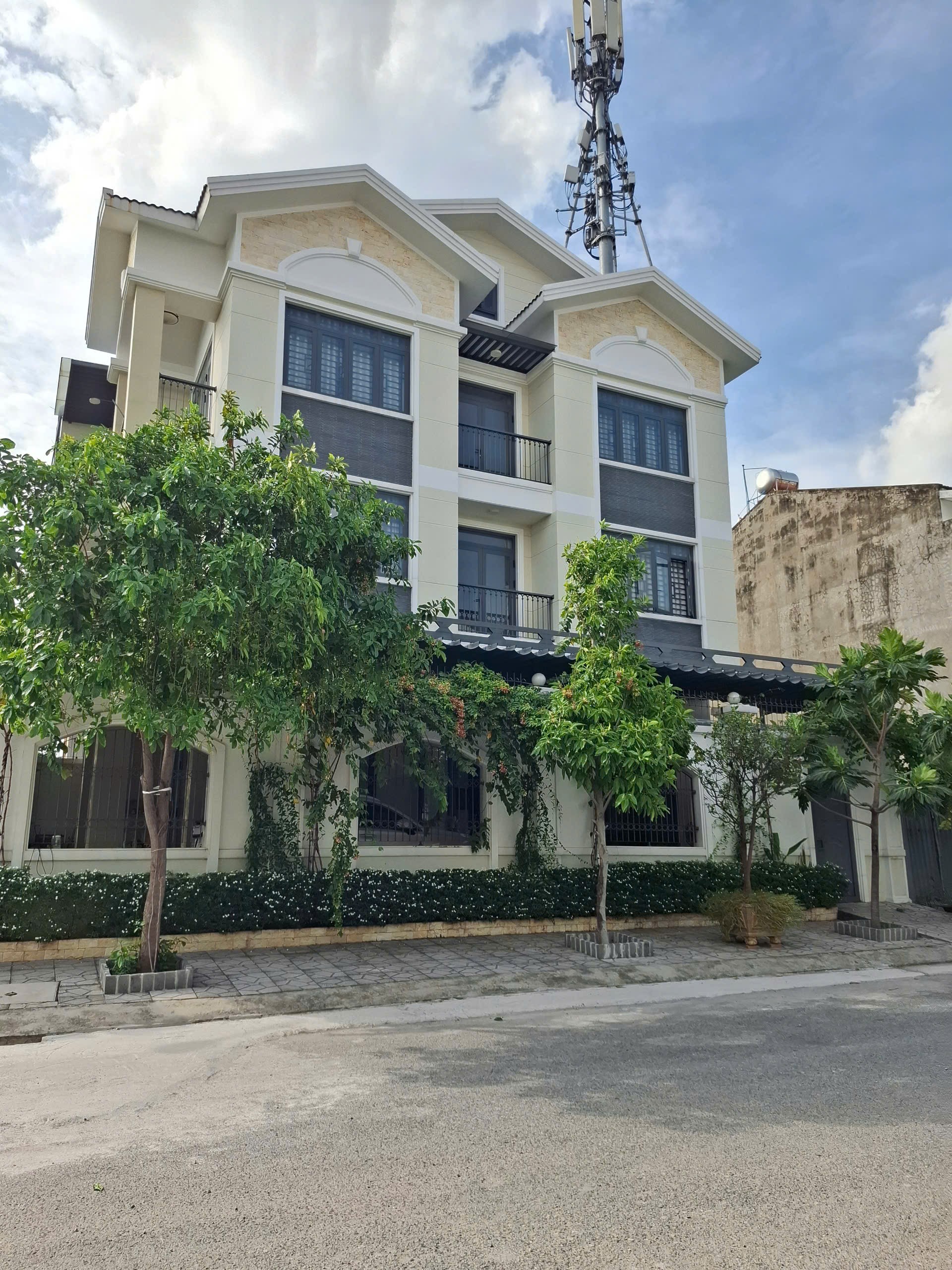 Bán biệt thư 2 mặt tiền Ven Sông Sài Gòn p. 13 Bình Thạnh giá 31,5 tỷ