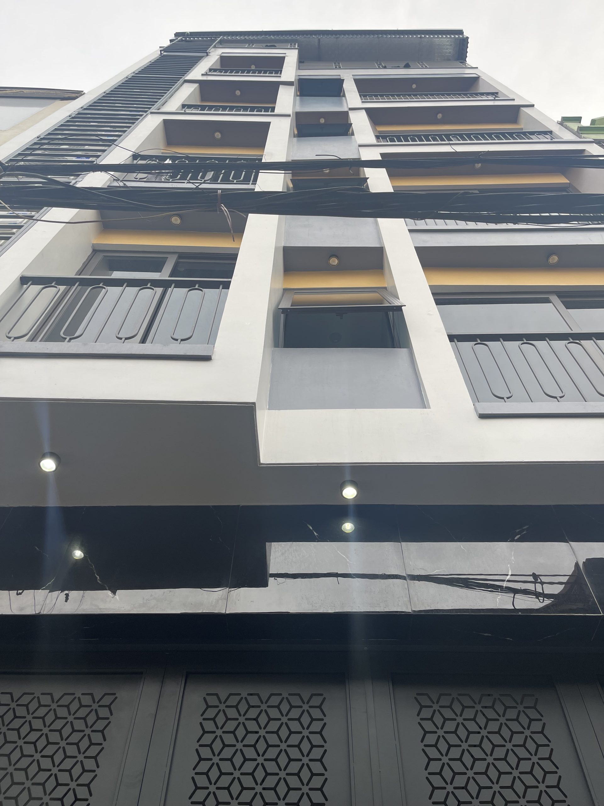 Bán CHDV-Xuân Phương-6Tầng Thang Máy-93M2-Mt7:-Mặt Ngõ Thông-Sát Đường 70-23P-Giá đẹp 18Tỷ