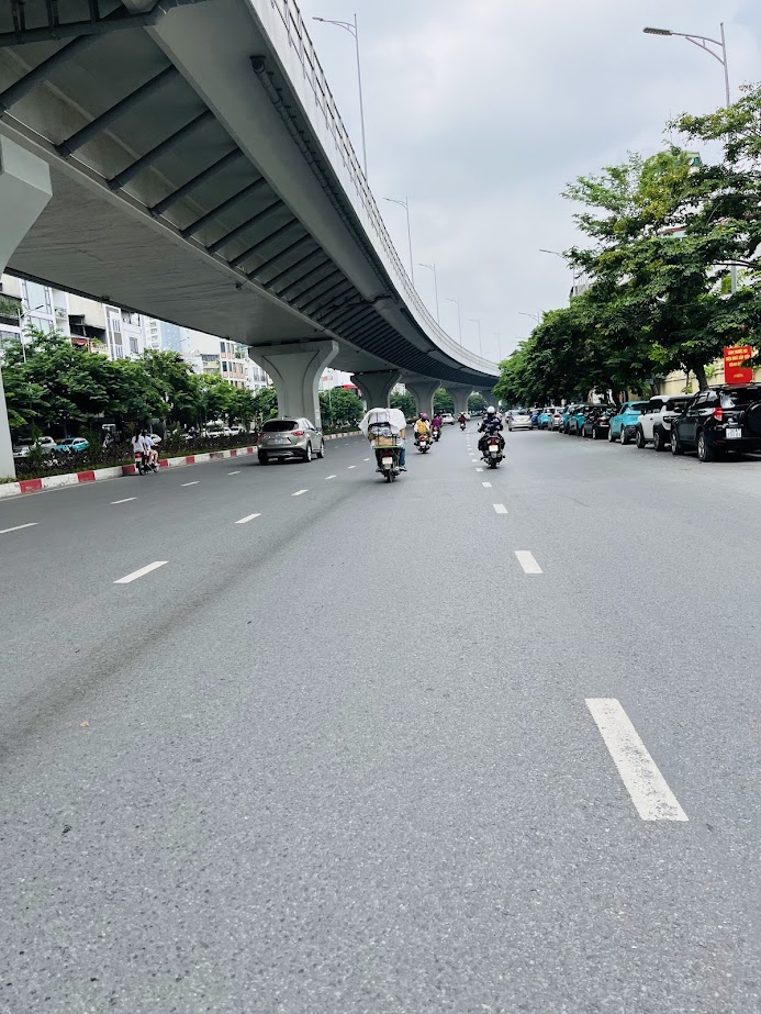 Bán nhà phố Minh Khai- Bạch Mai, DT90m, MT5m x7T thang máy,ôtô vào nhà, ở hoặc làm Vp cực đỉnh