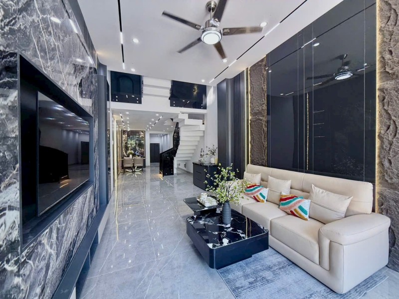 ► Nhà Mặt Tiền Nguyễn Tri Phương, đường 10.5m, gần Chợ, 68m2, 3 tầng, mới Full Nội Thất, 8.5 tỷ