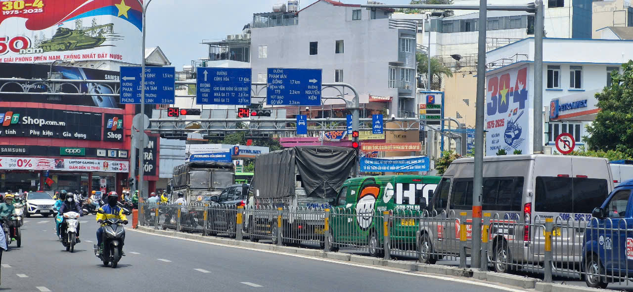 Bán nhà 4 tầng, ở ngay, sát mặt tiền Phan Đăng Lưu, Công nhận 106m2,Phú Nhuận.