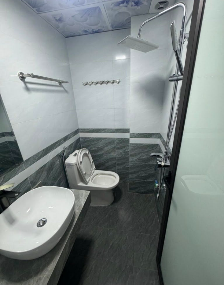 BÁN NHÀ YÊN HÒA-20m RA PHỐ-VỪA Ở VỪA CHO THUÊ-NGÕ BA GÁC ĐỖ CỬA