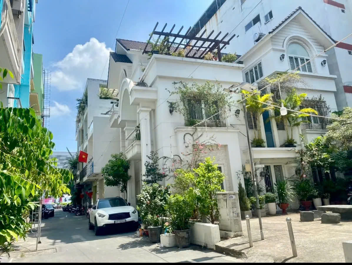 Biệt thự 3 tầng lộng lẫy ngay Celedon City, 172m2, đẳng cấp đỉnh cao
