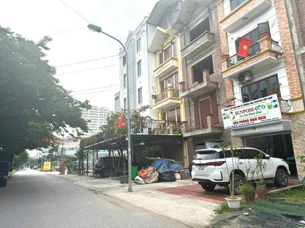 79m2