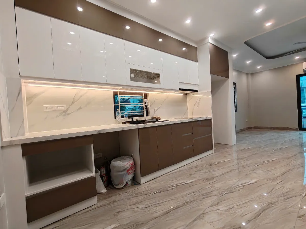 NHÀ ĐẸP TỦNG TÂM PHỐ TRẬM- CỔ LINH 43m2 X 6 tầng,mặt tiền 5m,13.2 tỷ Long Biên.Ô TÔ ĐỖ CỬA- VÀO NHÀ.