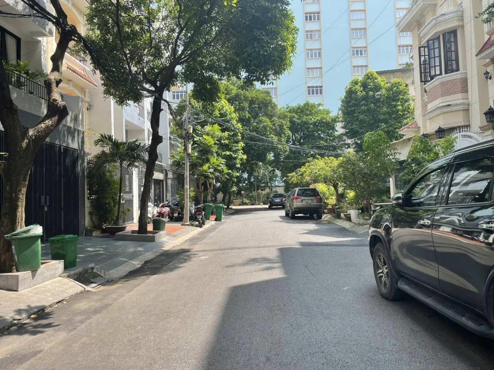 Hot! Bán nhà khu biệt thự Hồng Long - Huỳnh Lan Khanh (5x20m) 5 tầng - 25.5 tỷ